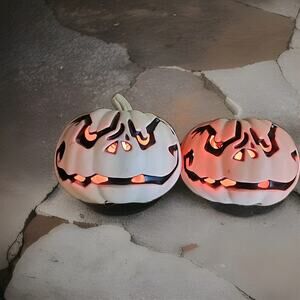 Gemmy Halloween Light Up Blow Mold White/Black Jack-O-Lantern Pumpkin 8" Tall